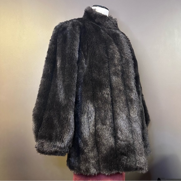 Vintage DonnyBrook Faux Fur Coat - Picture 5 of 8